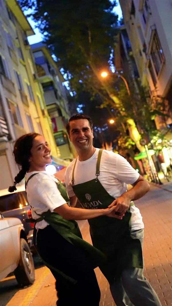 Swing dans gecesinde dans eden bir çift